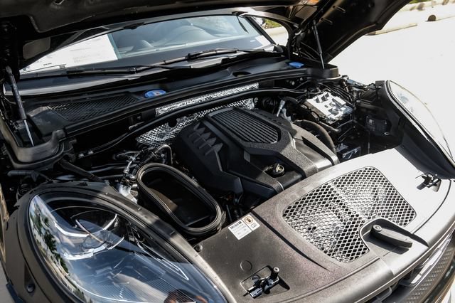Used 2025 Porsche Macan AWD/4WD image 61
