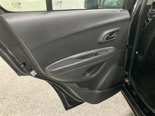 Used 2019 Chevrolet Trax Premier w/ Midnight Edition AWD/4WD image 19