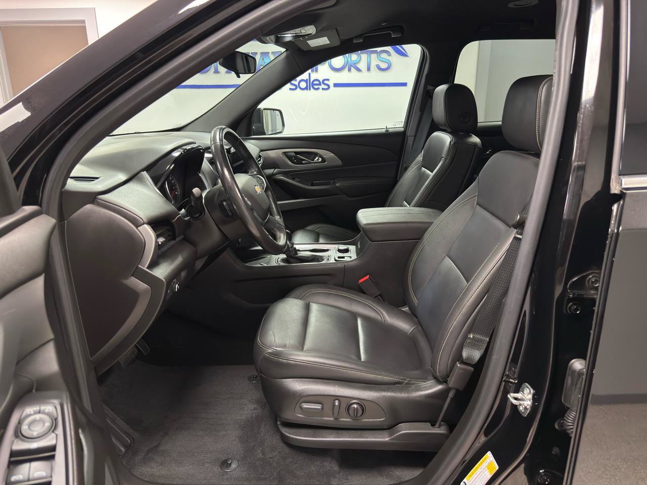 Used 2022 Chevrolet Traverse LT w/ LPO, Floor Liner Package AWD/4WD image 9