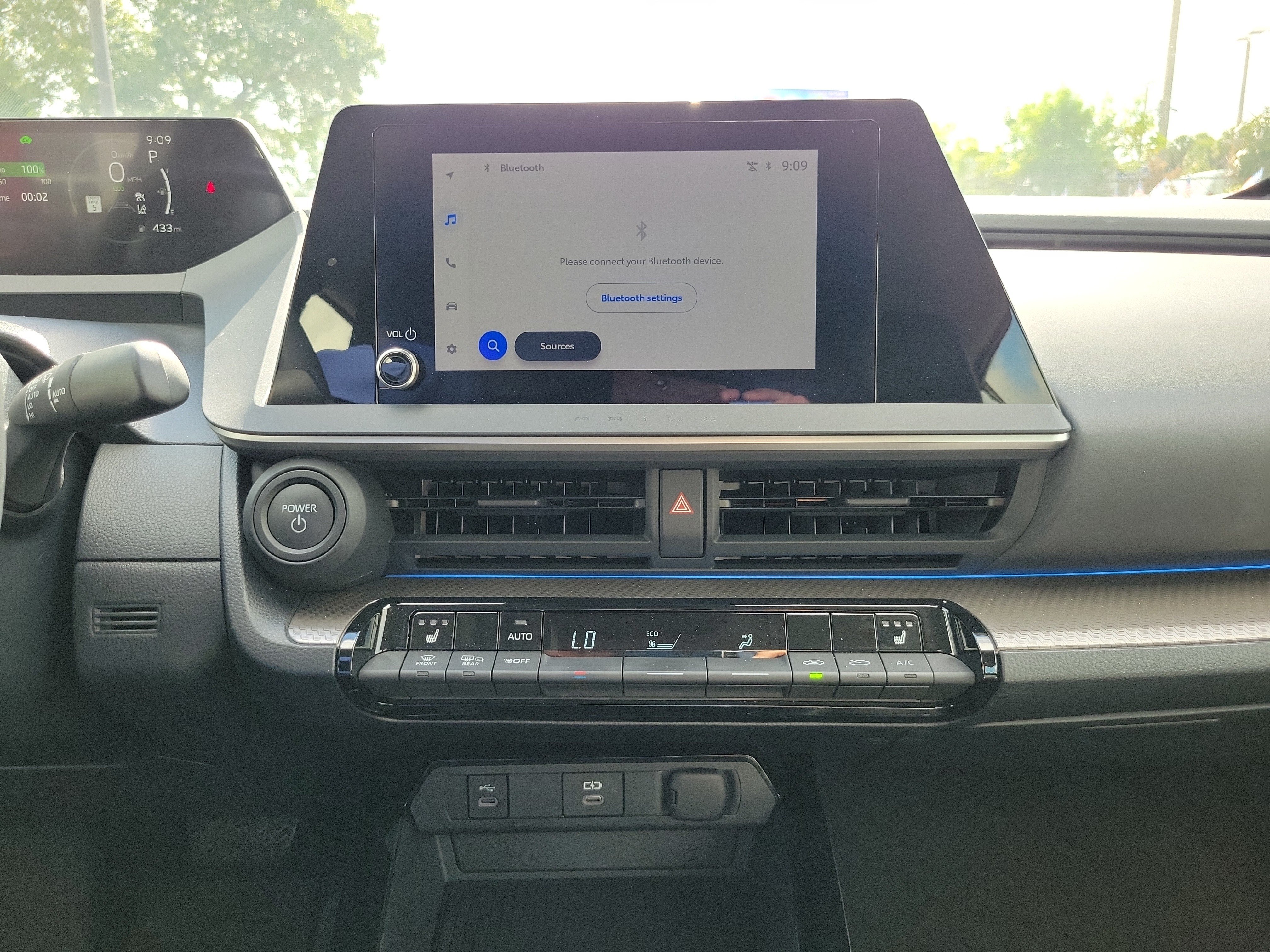 Used 2025 Toyota Prius XLE FWD image 26