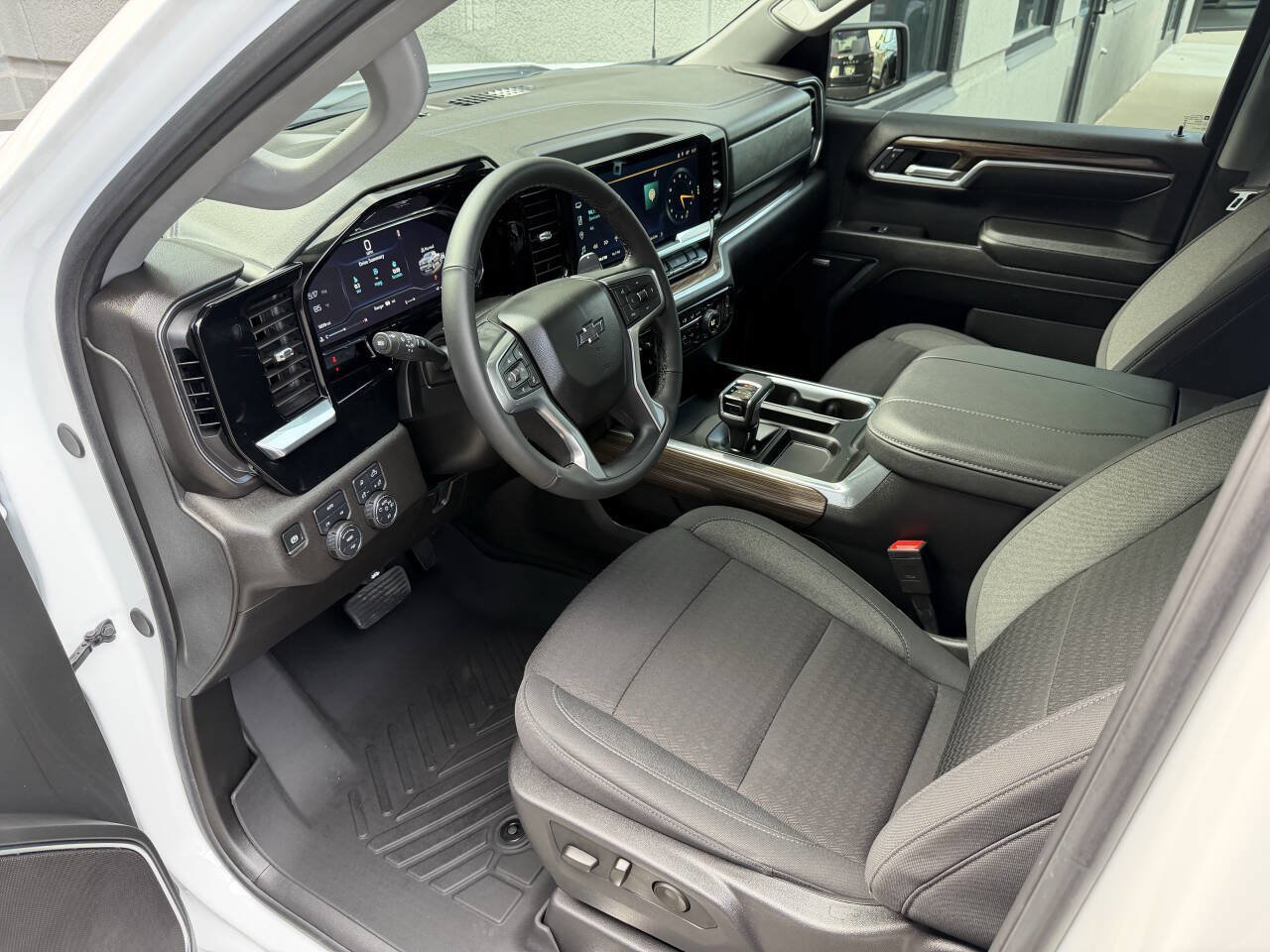 Used 2024 Chevrolet Silverado 1500 RST w/ Rally Edition AWD/4WD image 15