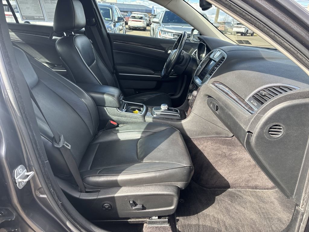 Used 2018 Chrysler 300 Limited w/ Safetytec Plus Group image 15