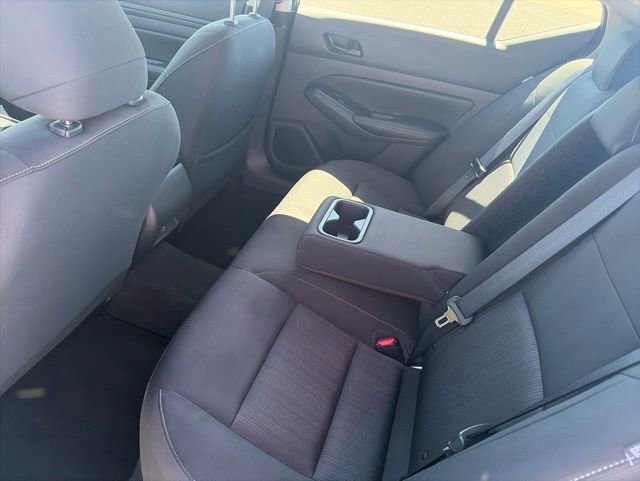 Used 2025 Nissan Altima 2.5 SV FWD image 11