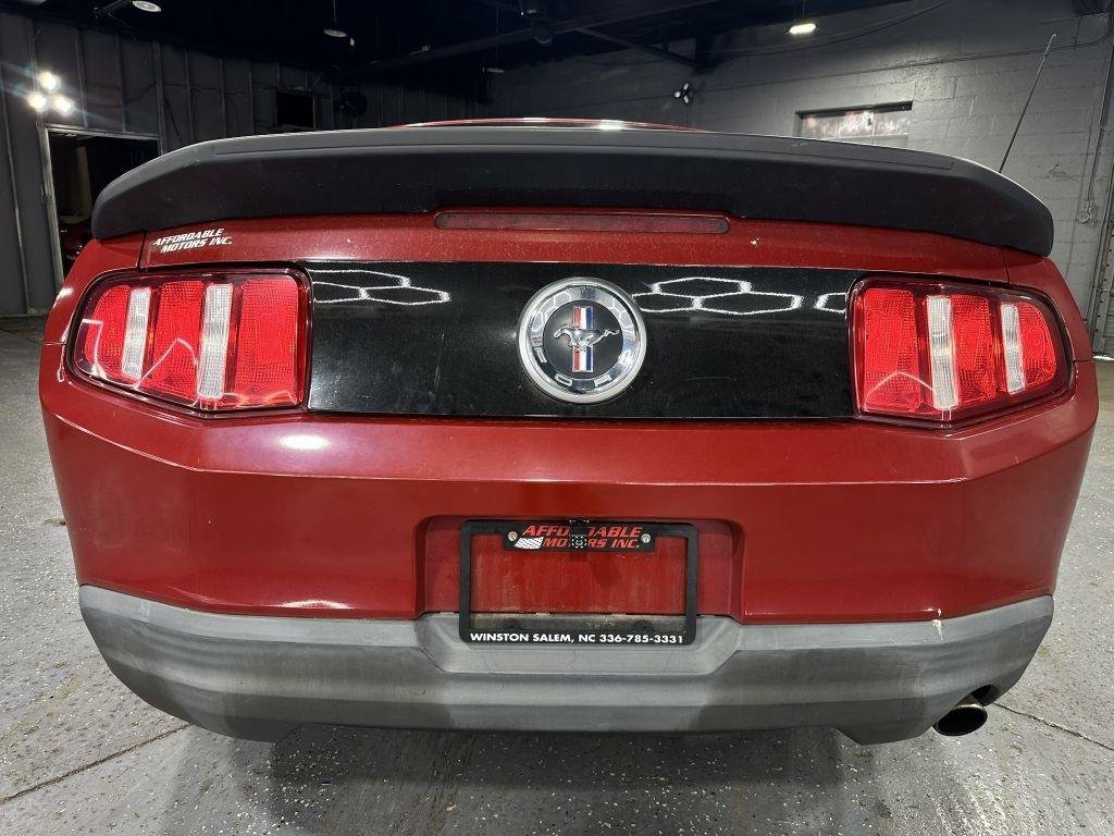 Used 2010 Ford Mustang Premium RWD image 5