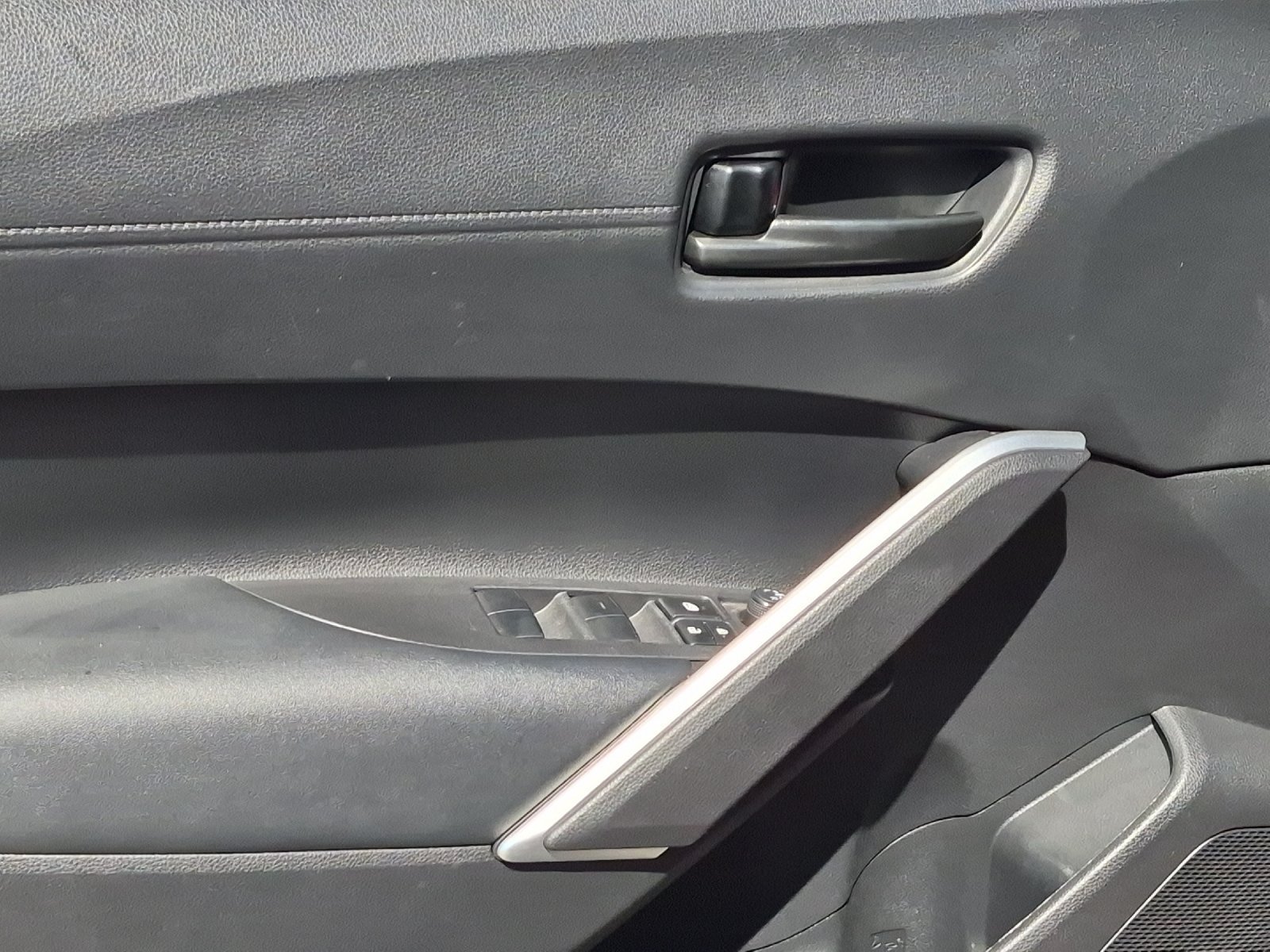 Used 2024 Toyota Corolla Cross AWD Hybrid image 10