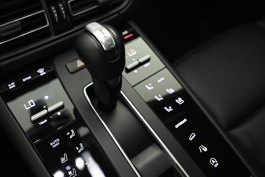 Used 2023 Porsche Macan AWD/4WD image 27
