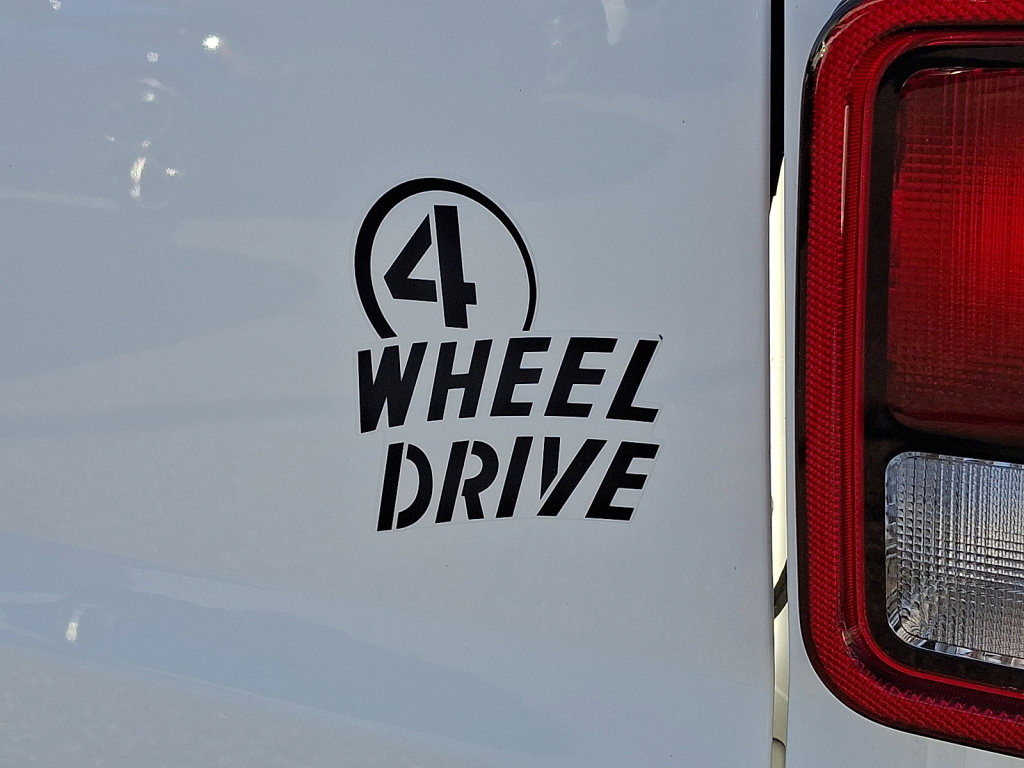 Used 2023 Jeep Gladiator Willys image 15