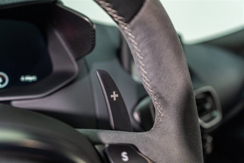 Used 2023 Aston Martin V8 Vantage Coupe RWD image 79
