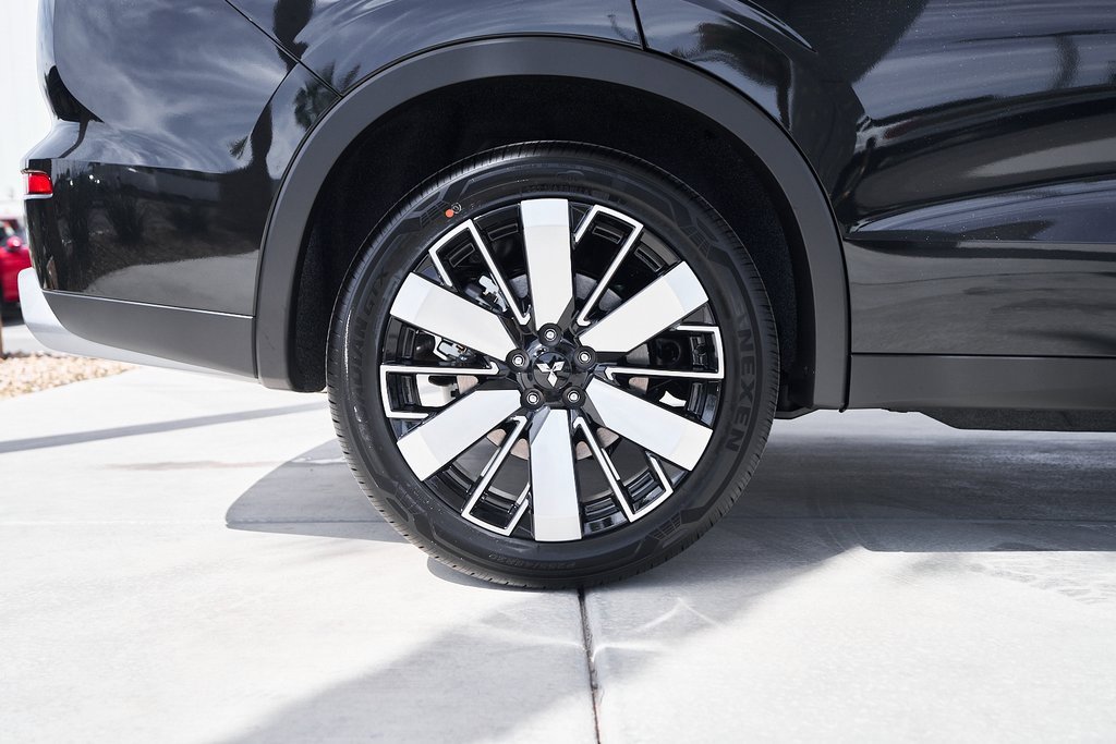 New 2025 Mitsubishi Outlander SE image 10