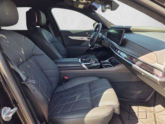 Used 2025 BMW i7 xDrive60 AWD/4WD image 29