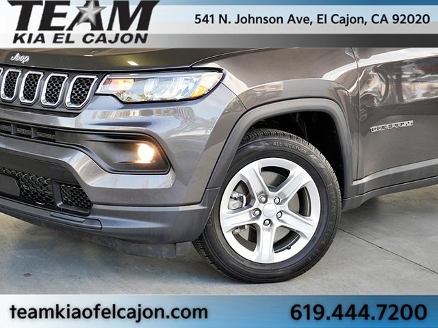 Used 2024 Jeep Compass Latitude image 3