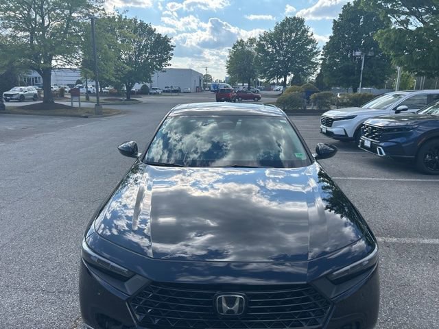 Used 2023 Honda Accord Touring image 2