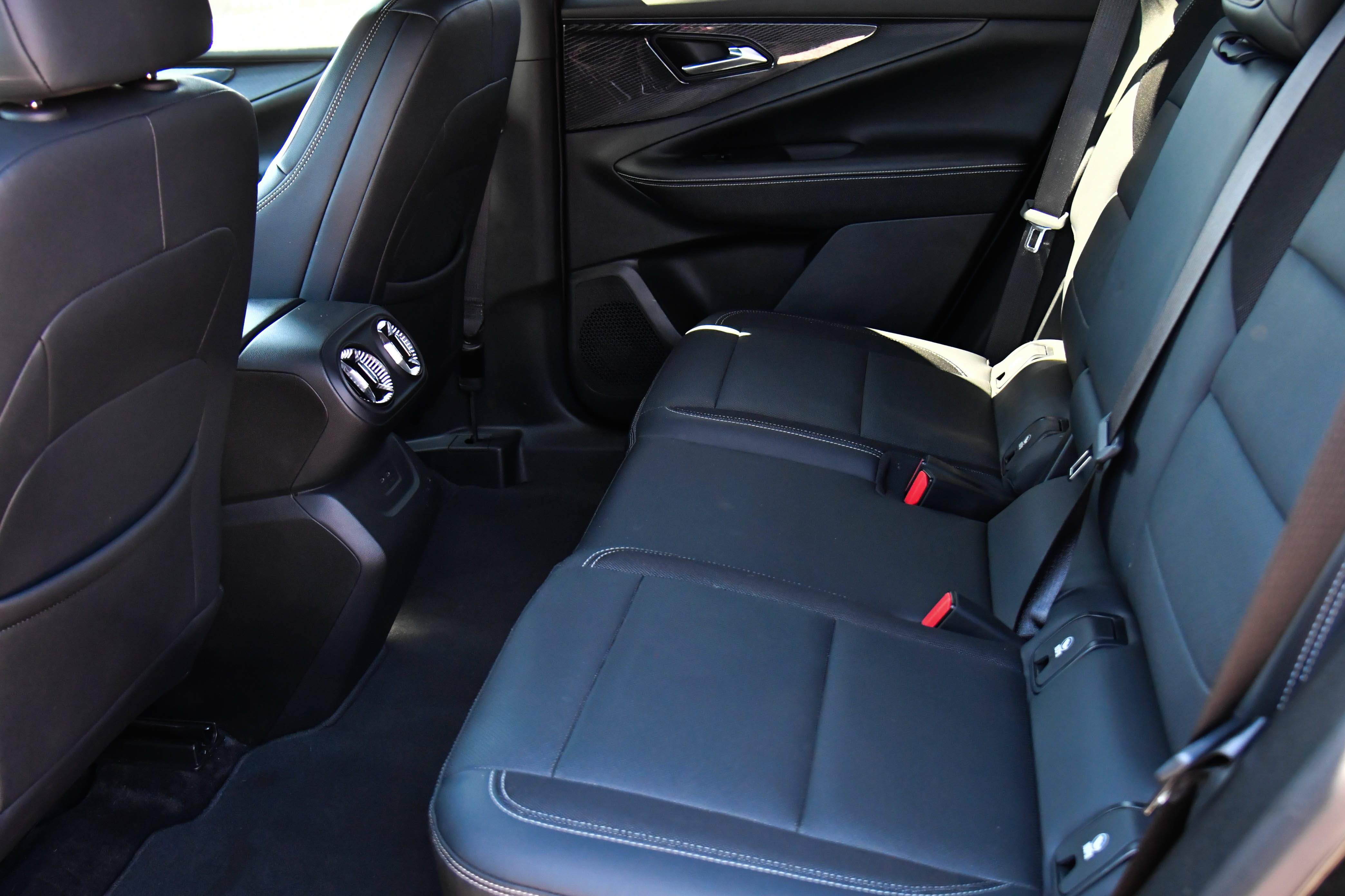 Used 2024 Chevrolet Blazer EV LT AWD/4WD image 45