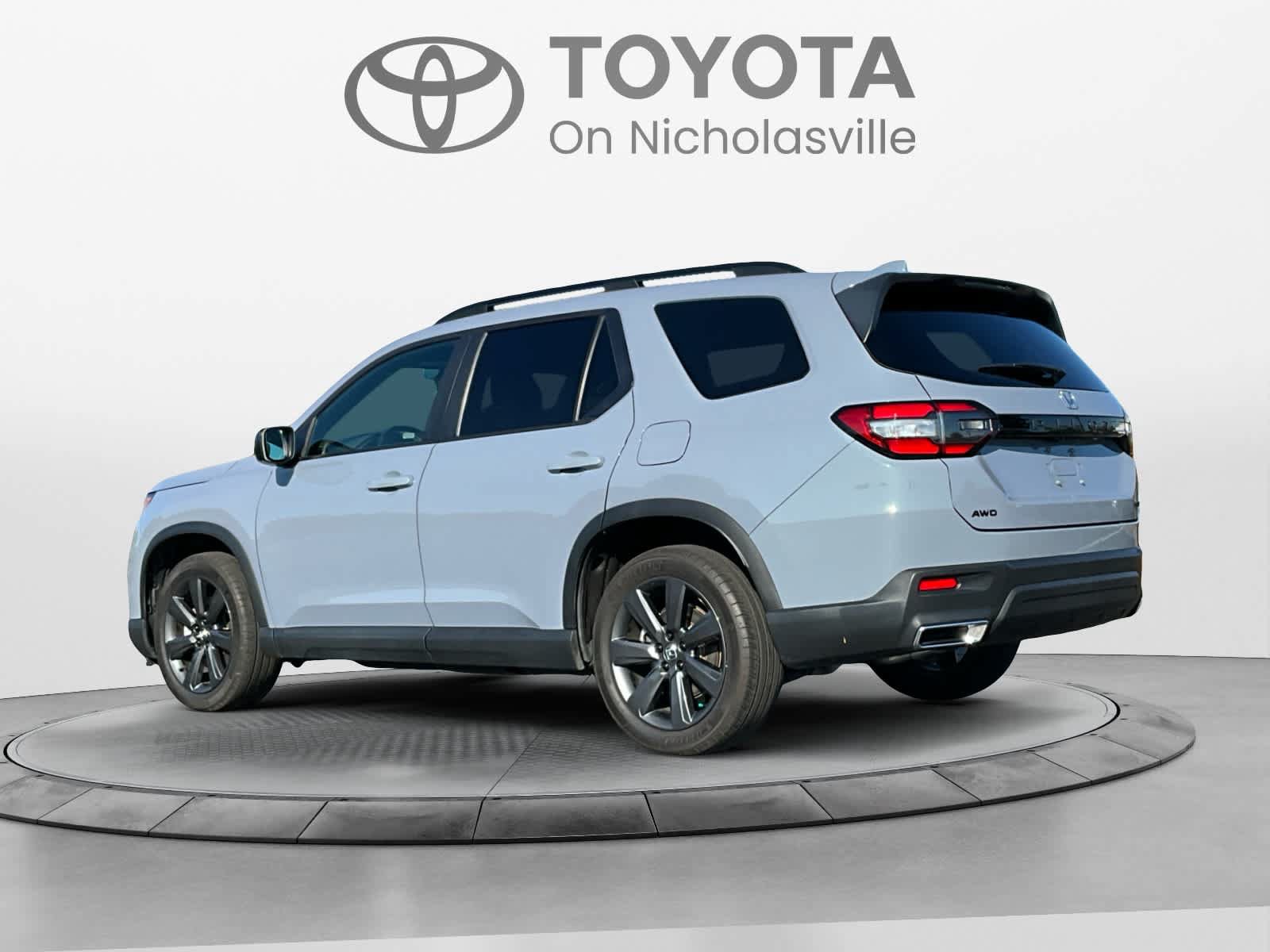 Used 2023 Honda Pilot Sport image 3