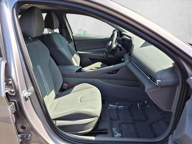 Used 2025 Hyundai Elantra SEL FWD image 21