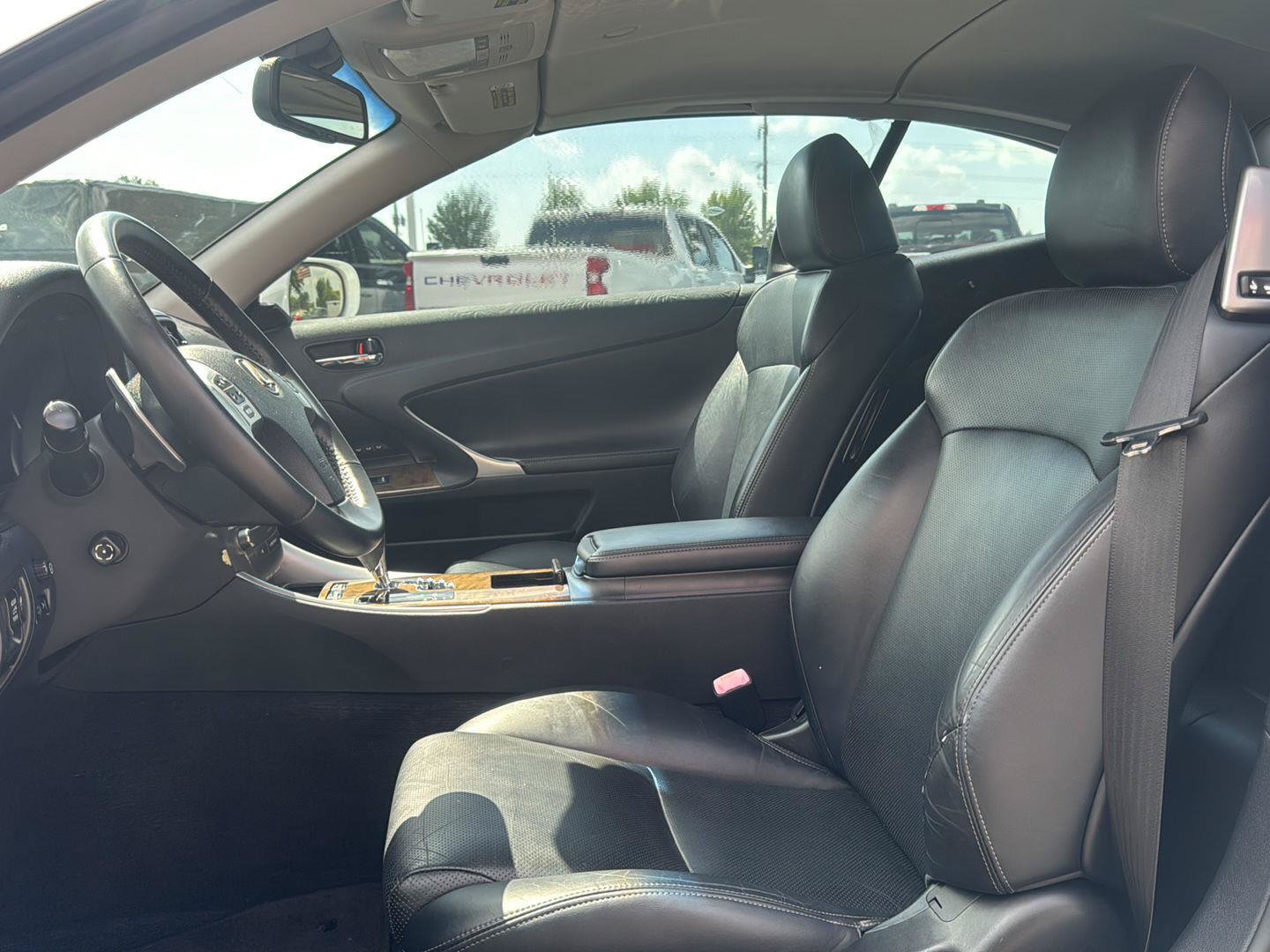 Used 2014 Lexus IS 250C w/ Luxury Package RWD image 4