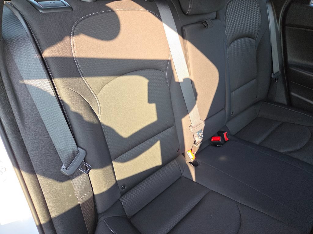 Used 2018 Hyundai Elantra GT FWD image 23