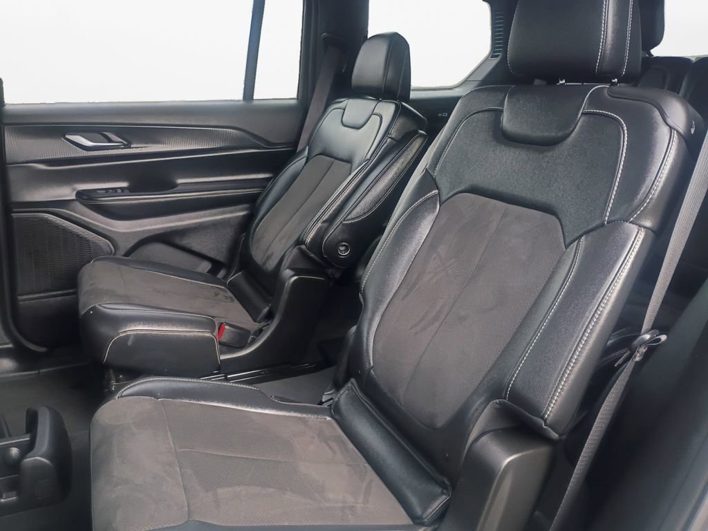 Used 2023 Jeep Grand Cherokee L Laredo AWD/4WD image 22