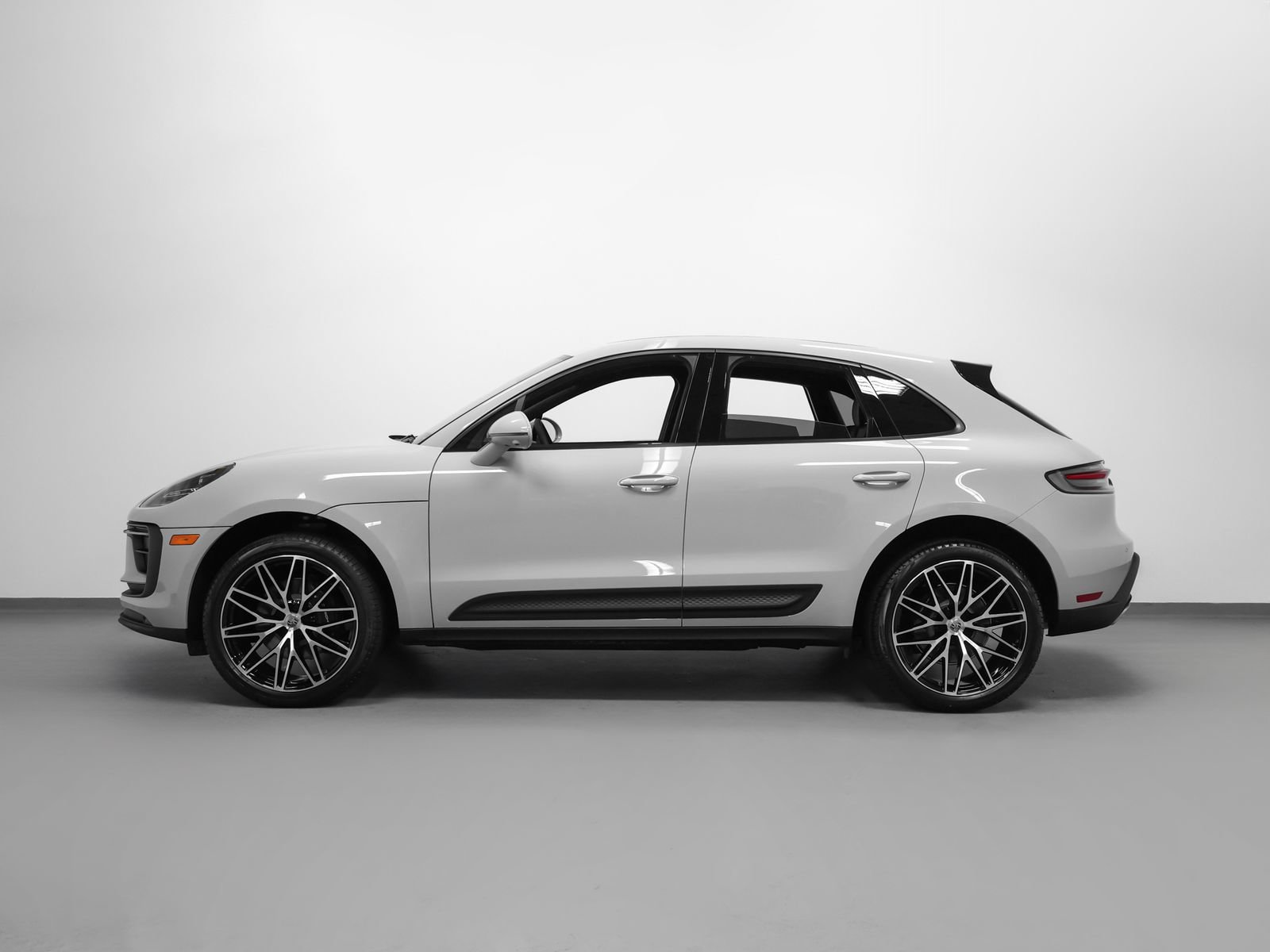 New 2026 Porsche Macan AWD/4WD image 2