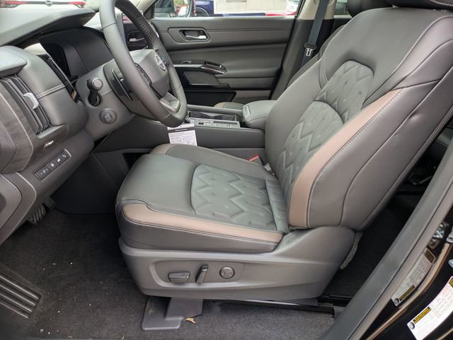New 2026 Nissan Pathfinder Platinum image 10