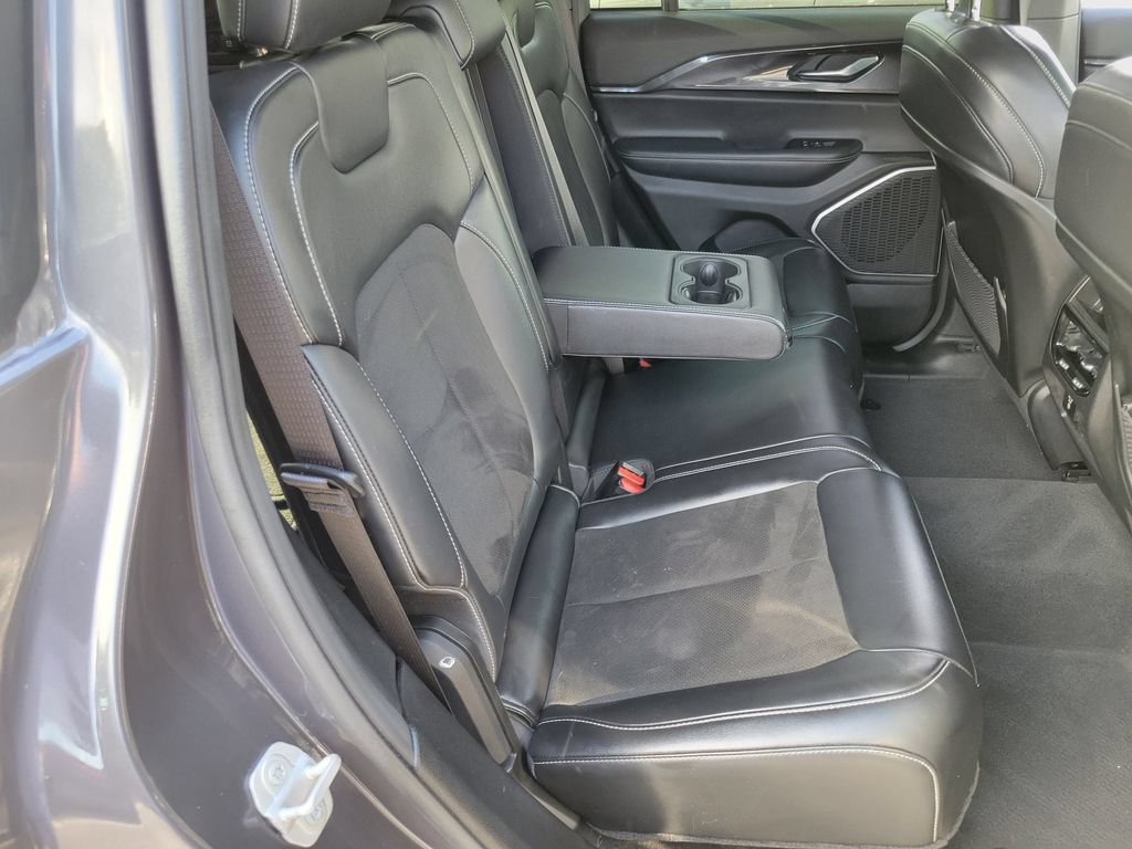 Used 2022 Jeep Grand Cherokee Altitude RWD image 20
