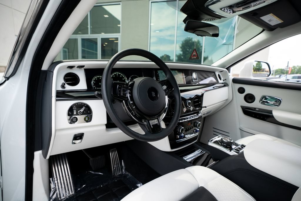Used 2022 Rolls-Royce Phantom Sedan w/ The Phantom Package RWD image 30