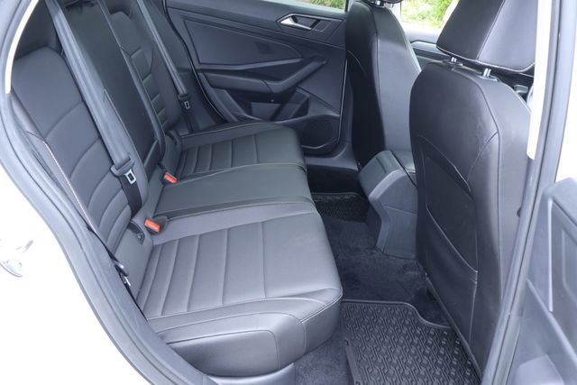 Certified 2022 Volkswagen Jetta SE w/ Panoramic Sunroof Package image 19