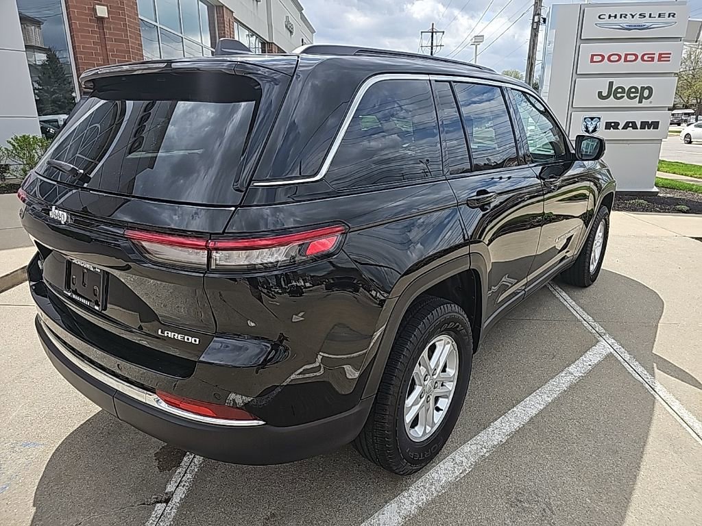 Certified 2025 Jeep Grand Cherokee Laredo w/ Luxury Tech Group I AWD/4WD image 11