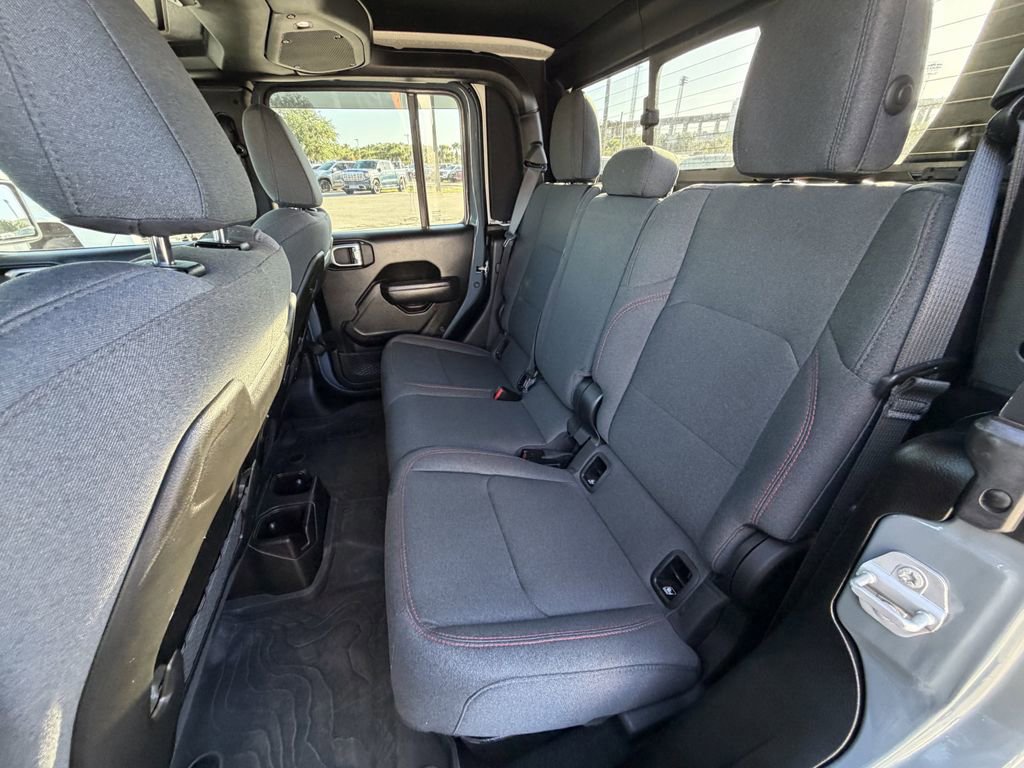 Used 2024 Jeep Gladiator Rubicon AWD/4WD image 17