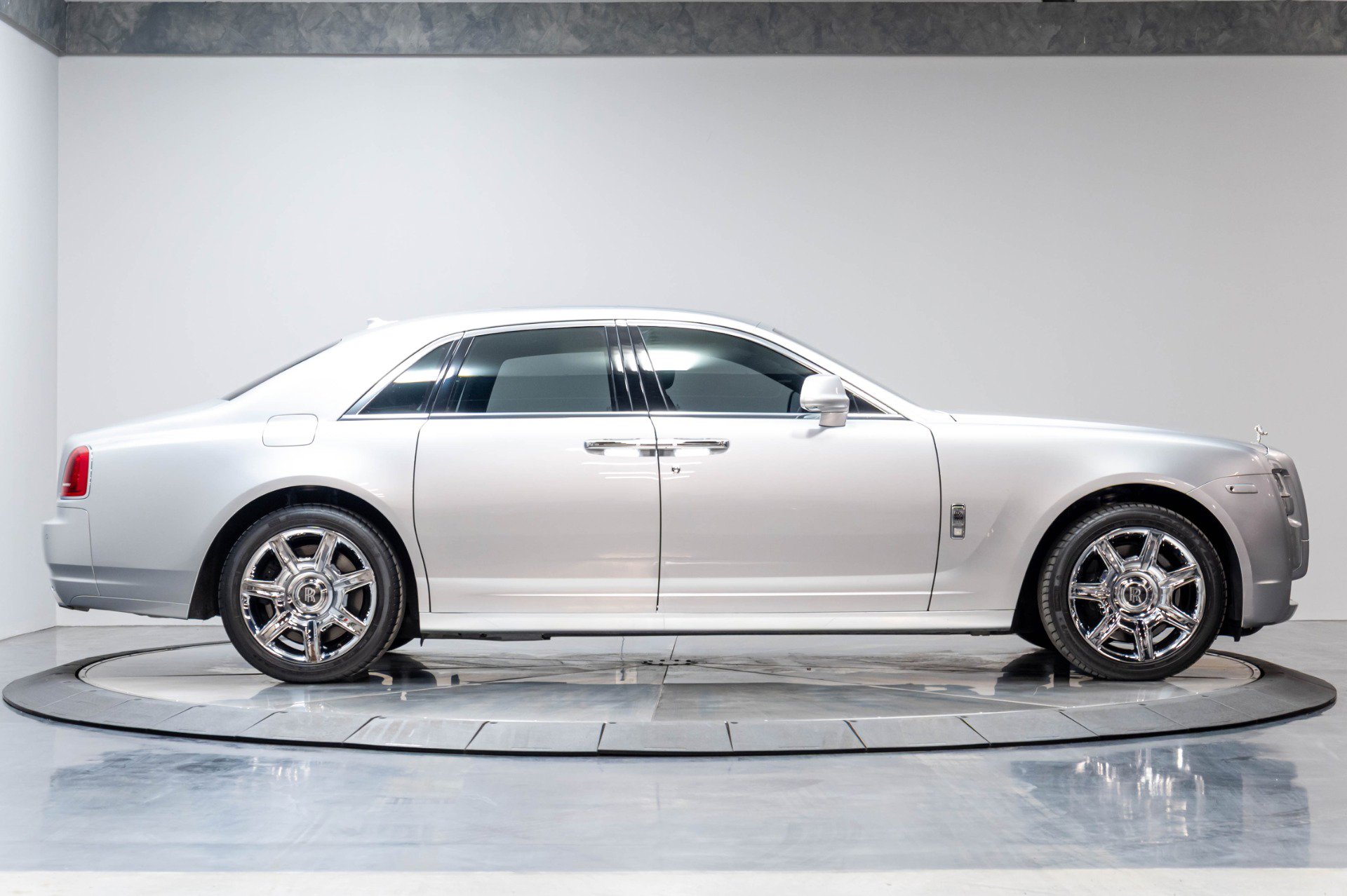 Used 2012 Rolls-Royce Ghost RWD image 20