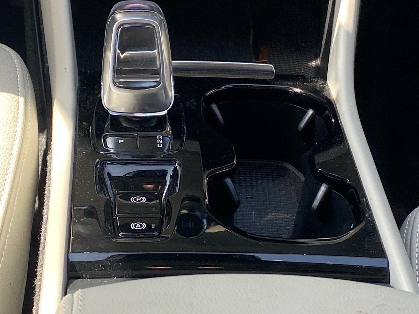Used 2023 Volvo XC40 B5 Plus AWD/4WD image 8