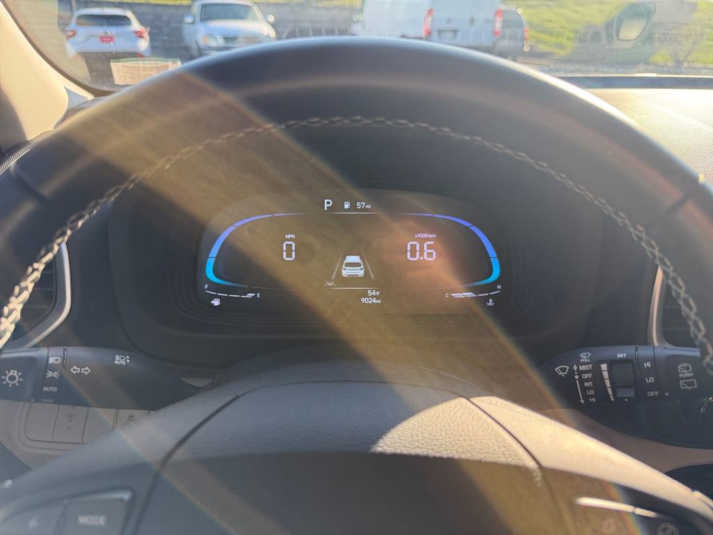 Used 2024 Hyundai Venue SEL FWD image 16