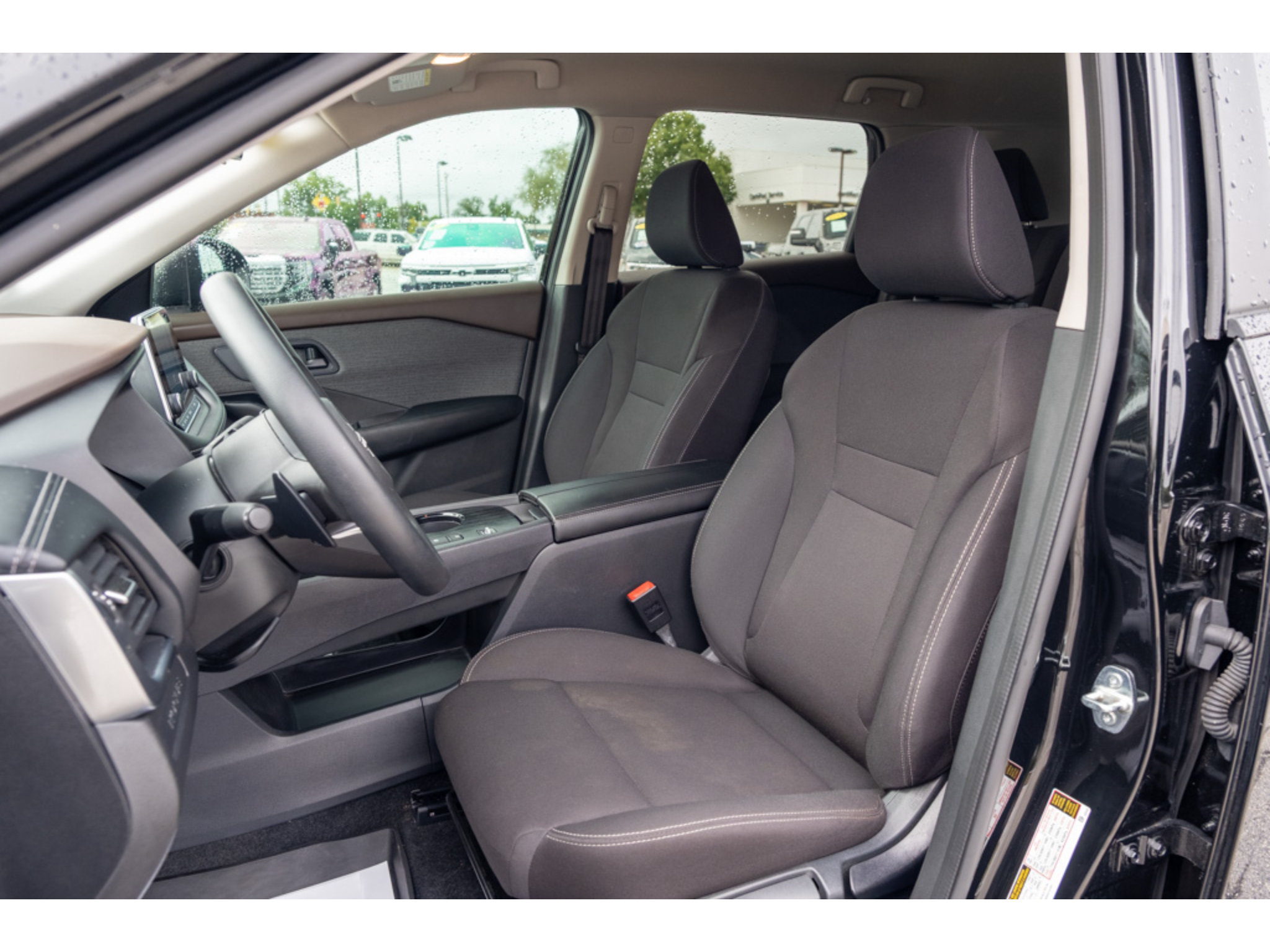 Used 2023 Nissan Rogue S FWD image 12