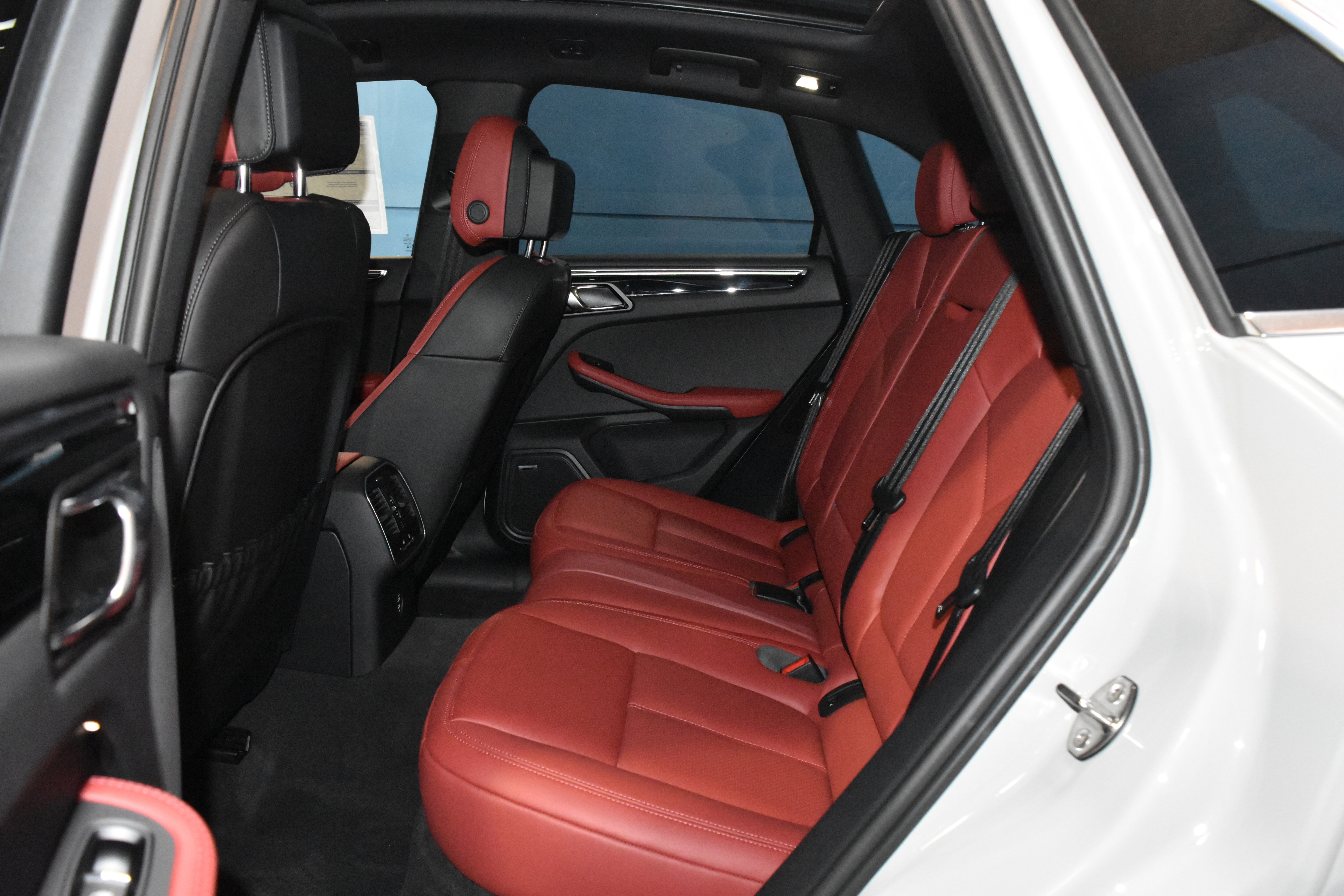 New 2026 Porsche Macan S image 22