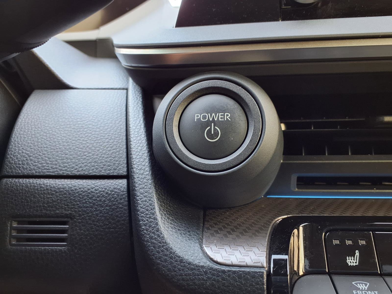 Used 2025 Toyota Prius XLE FWD image 19