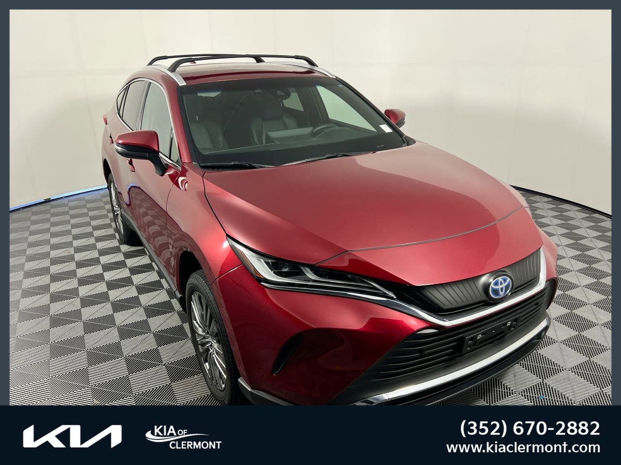 Used 2024 Toyota Venza XLE AWD/4WD image 1