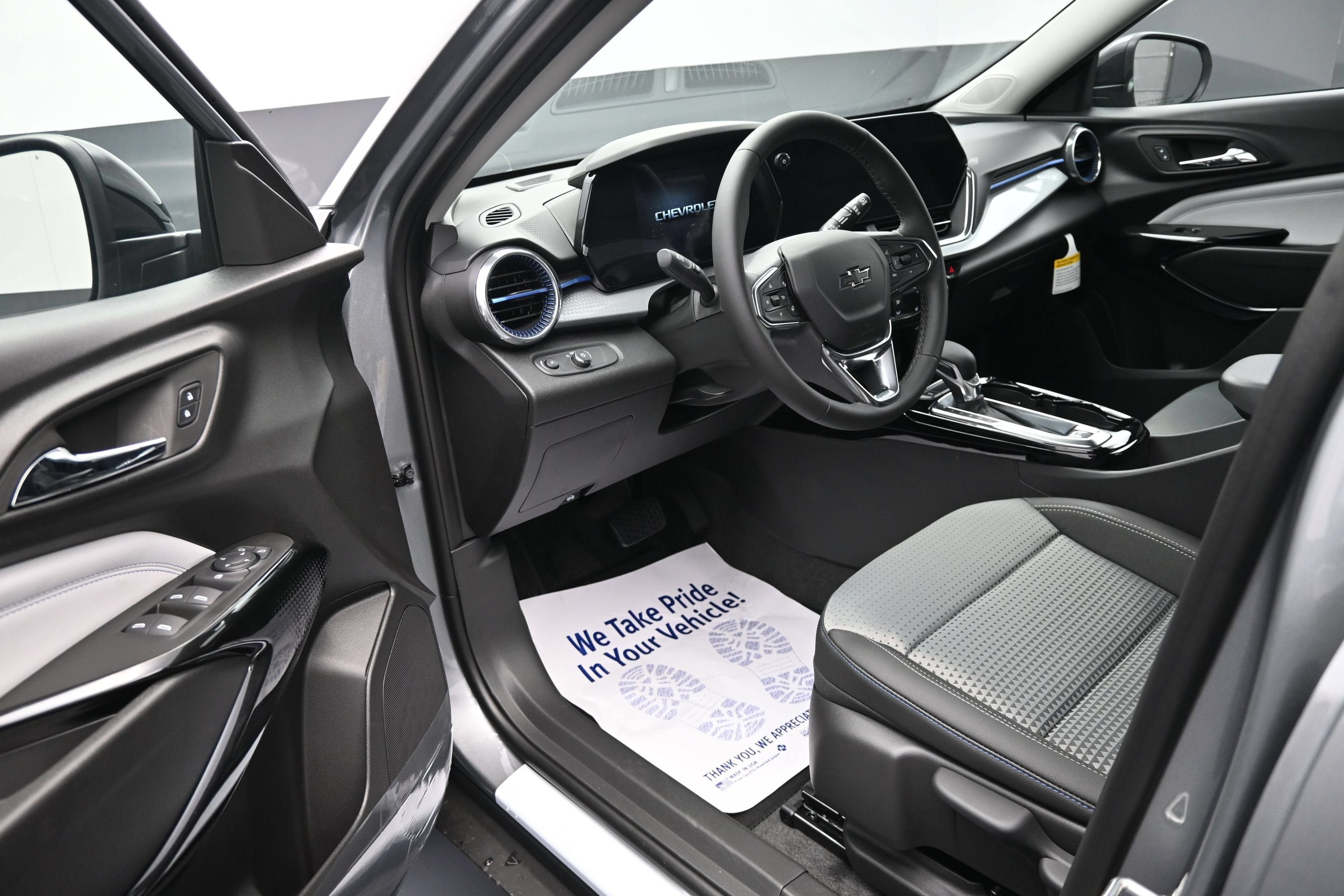 New 2026 Chevrolet Trax LT w/ Sunroof Package FWD image 10