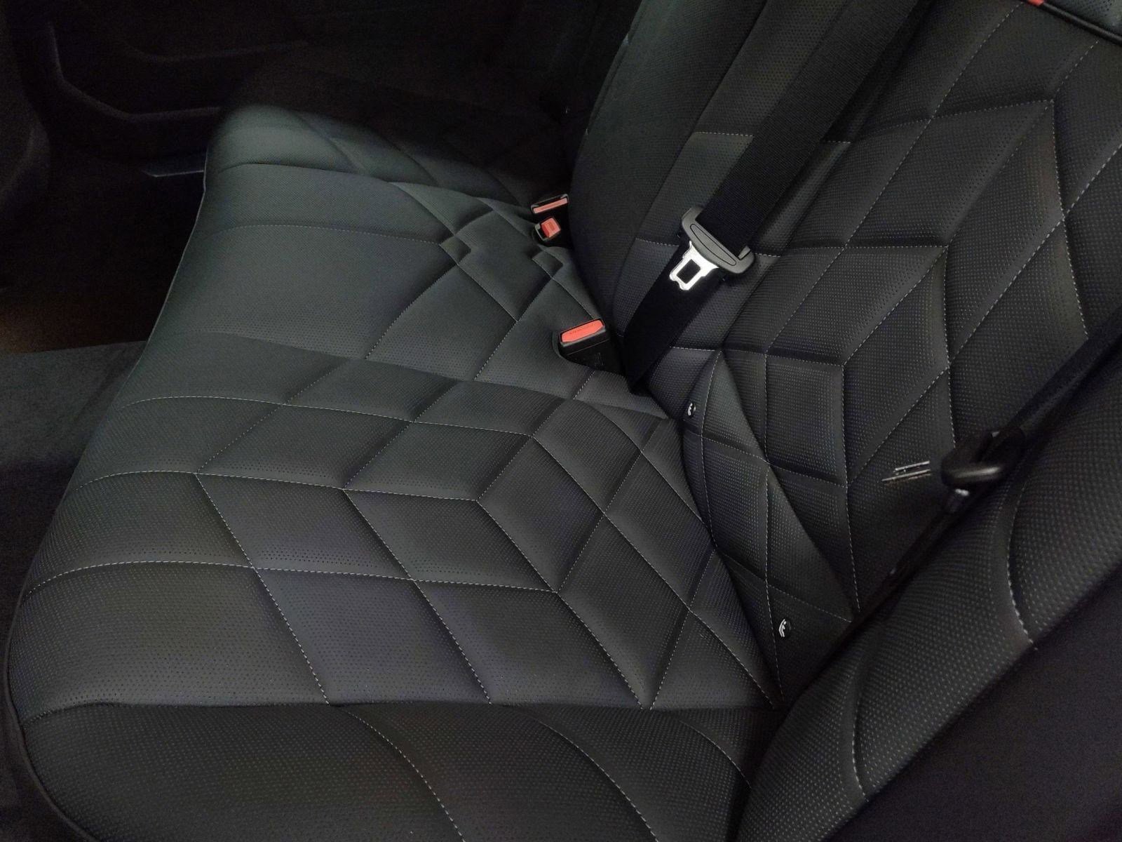 Used 2026 BMW 750e xDrive image 23