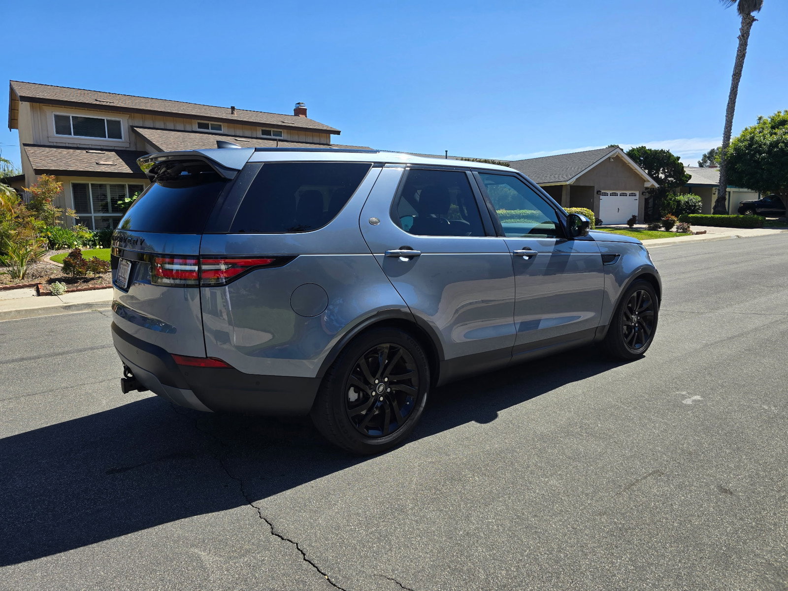 Used 2018 Land Rover Discovery HSE image 11