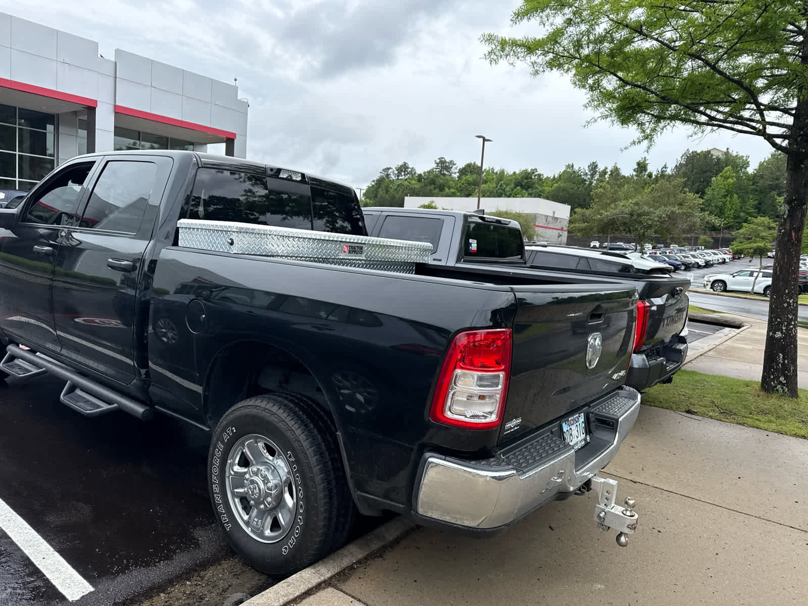 Used 2024 RAM 2500 Tradesman w/ Chrome Appearance Group AWD/4WD image 3