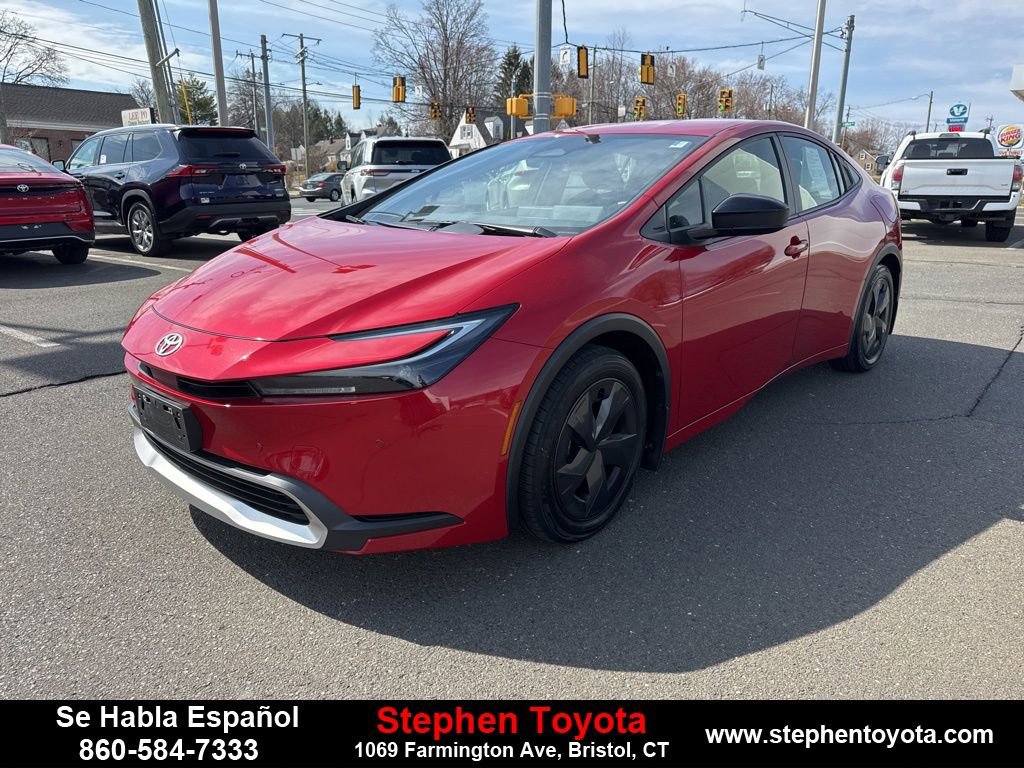 Used 2024 Toyota Prius Prime SE image 3