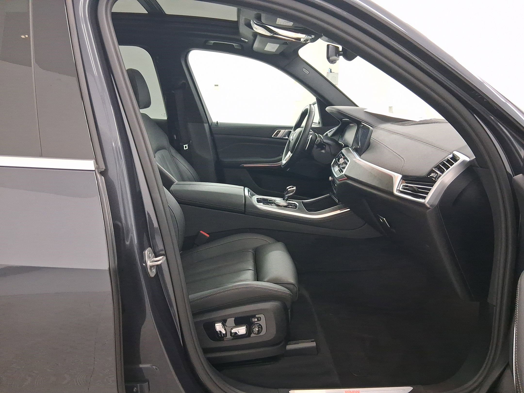 Certified 2022 BMW X5 xDrive40i w/ Luxury Seating Package image 34