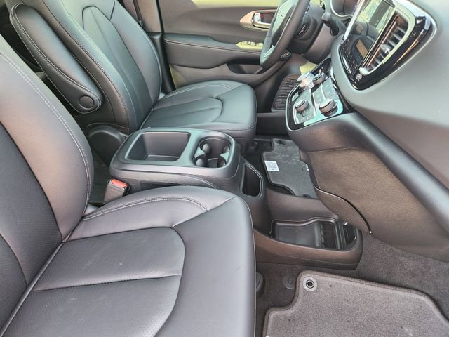 New 2026 Chrysler Voyager LX FWD image 10