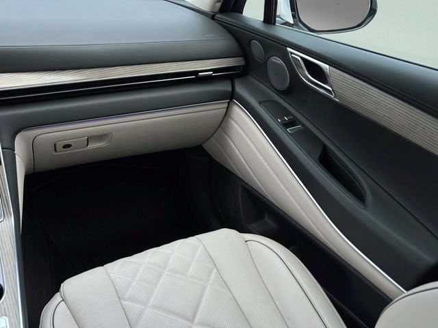 Certified 2025 Genesis GV80 3.5T Prestige AWD/4WD image 13