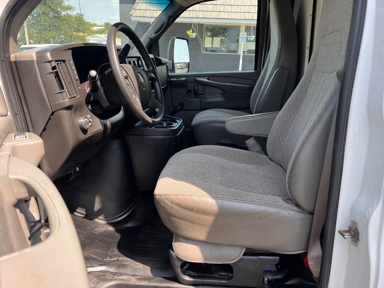 Used 2014 Chevrolet Express 3500 image 9