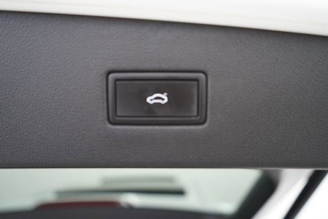 Used 2022 Volkswagen Tiguan SE w/ Panoramic Sunroof Package image 56