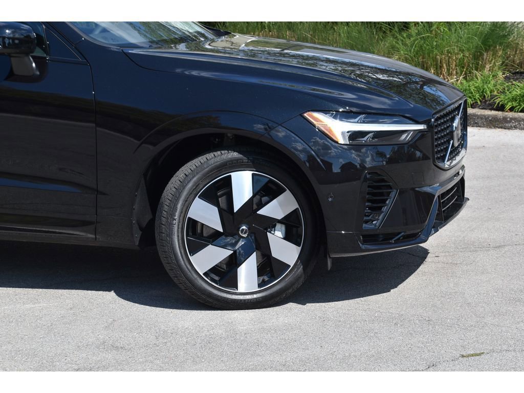 Certified 2024 Volvo XC60 T8 Plus w/ Protection Package Premier image 8