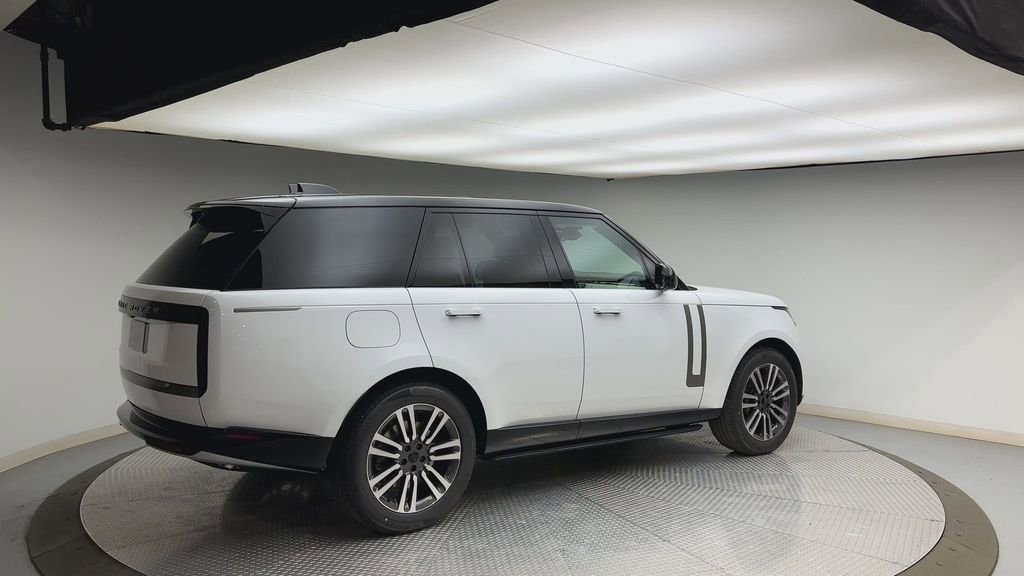 New 2026 Land Rover Range Rover SE image 2