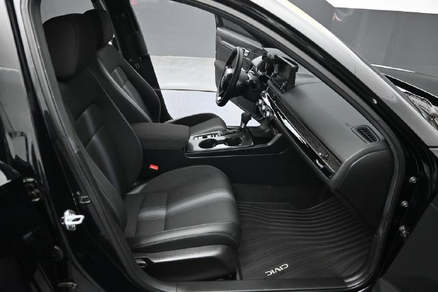 Used 2025 Honda Civic Sport image 28