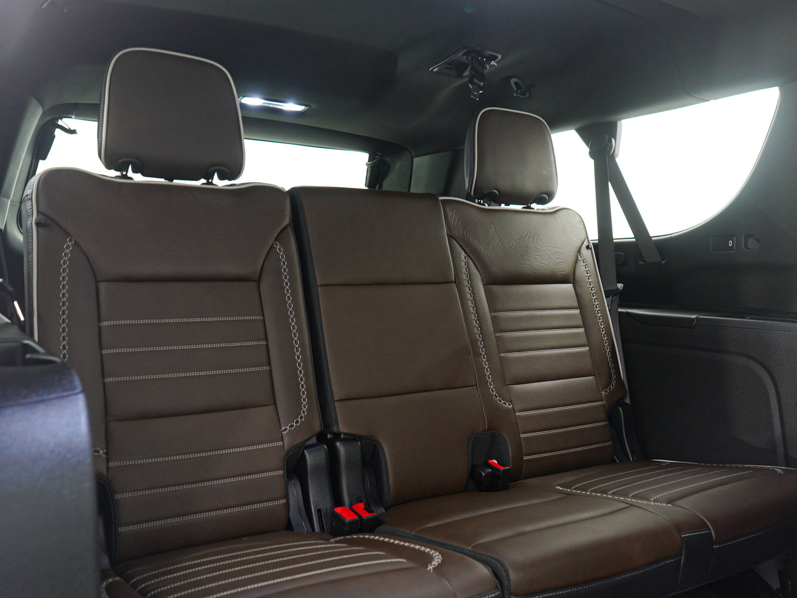 Used 2025 GMC Yukon XL Denali Ultimate w/ LPO, Floor Liner Package AWD/4WD image 15